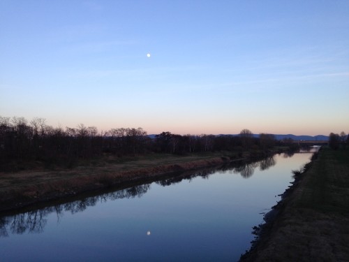 Mond über'm Neckar